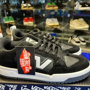 VANS UPLAND GAMUZA — Calzados Bahía, Bahía Blanca