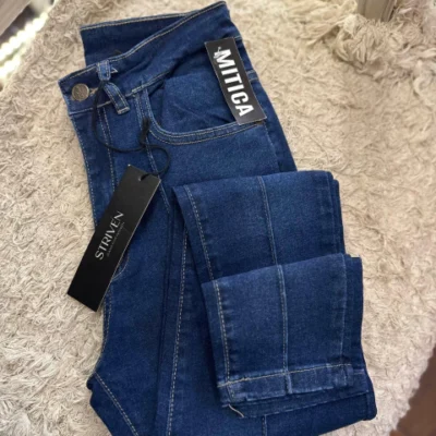 PANTALON ENGOMADO CORTE JEAN AIME