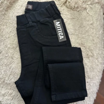 PANTALON ENGOMADO CORTE JEAN AIME
