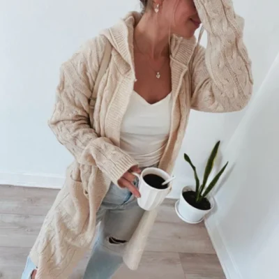 SACO GERAS // CAMISETA ANTONELA // CHUPIN MADIE — Mitica Showroom, Bahía Blanca