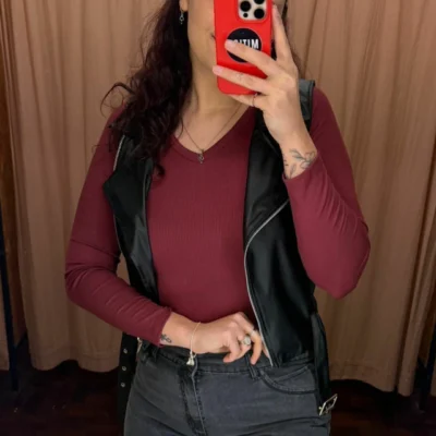 SACO GERAS // CAMISETA ANTONELA // CHUPIN MADIE — Mitica Showroom, Bahía Blanca
