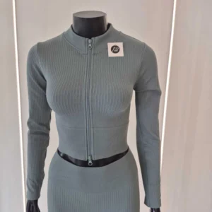 Conjunto crop campera + calza