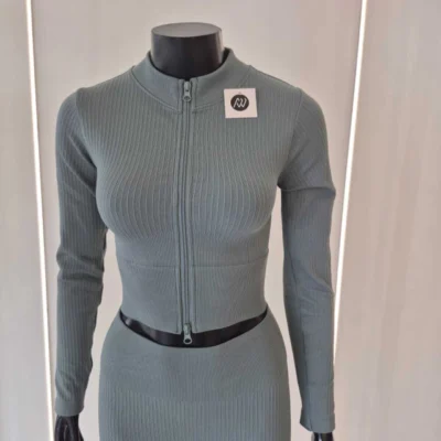 Conjunto crop campera + calza