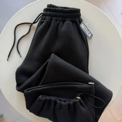 PANTALÓN TOMY // REMERA GEEFT // BUZO ALASKA
