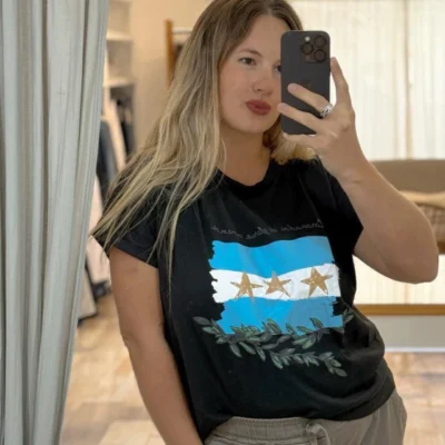 Remera Coronados - Negro — Casa Blanca Showroom, Bahía Blanca