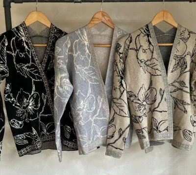 PANTALON ALLISON // REMERA ISSA // CARDIGAN CORDELIA