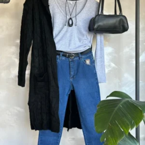 SACO GERAS // CAMISETA ANTONELA // CHUPIN MADIE — Mitica Showroom, Bahía Blanca