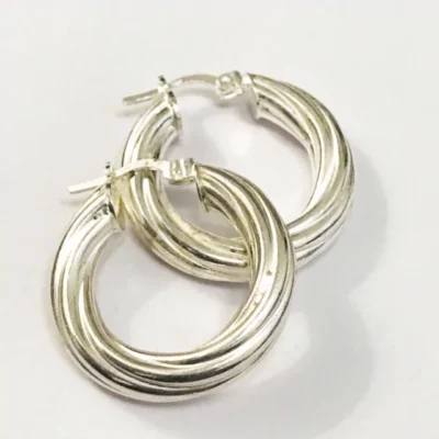 PAR DE AROS LADY DI PLATA Y ORO ANTIGUOS PERLAS MAJORICA — Joyería Debernardi, Bahía Blanca