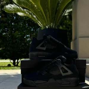 Jordan Retro 4 Negra — AURA SHOES, Bahía Blanca