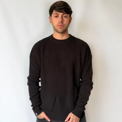 SWEATER LIAM NEGRO/BLANCO — Signos Indumentaria, Bahía Blanca