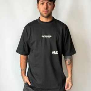 REMERA PARIS NEGRO — Signos Indumentaria, Bahía Blanca