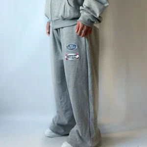 JOGGING MOTORSPORT GRIS — Signos Indumentaria, Bahía Blanca