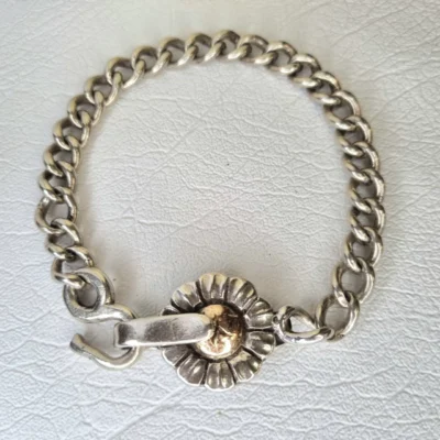 PULSERA ANTIGUA PLATA HECHA A MANO CON ANTIGUA CADENA DE RELOJ Y FLOR CON ORO — Joyería Debernardi, Bahía Blanca