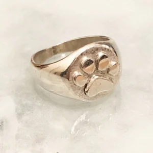 ANILLO PLATA SELLO HUELLITA PERRO HECHO A MANO 9691 — Joyería Debernardi, Bahía Blanca