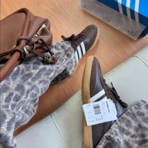 Samba chocolate — AURA SHOES, Bahía Blanca