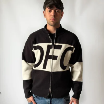 CAMPERA DEPT NEGRO — Signos Indumentaria, Bahía Blanca