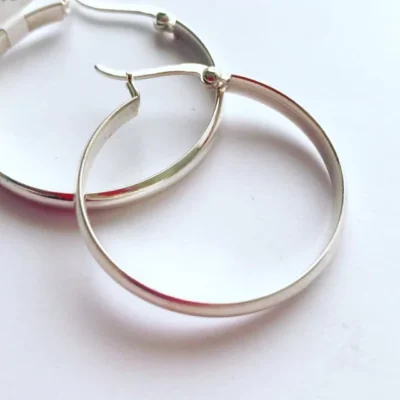 PAR DE AROS LADY DI PLATA Y ORO ANTIGUOS PERLAS MAJORICA — Joyería Debernardi, Bahía Blanca