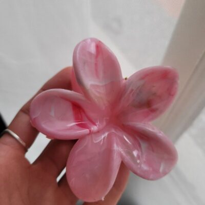 Broche Hawaii rosa - grande — Anacletta Accesorios, Bahía Blanca