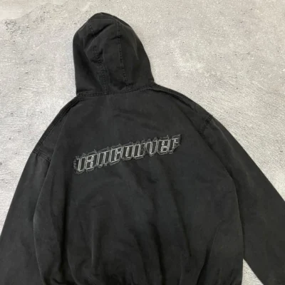 Campera Vaz Bomber de Jean con Capucha Grande y Corte Suelto — NO-END Bahia, Bahía Blanca