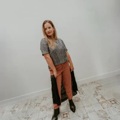 Remera Gloria — Casa Blanca Showroom, Bahía Blanca