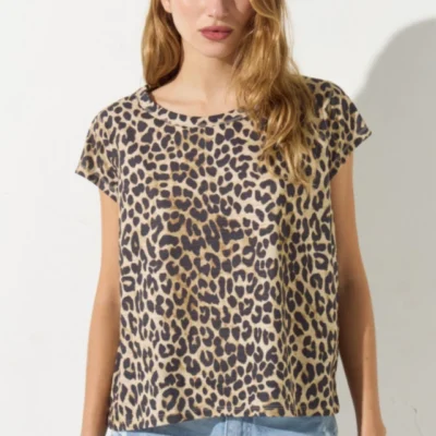 REMERA GIGI LEOPA BEIGE — Maria Castana, Bahía Blanca