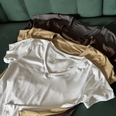 REMERA TACHAS MOÑITOS GRIS — Mitica Showroom, Bahía Blanca