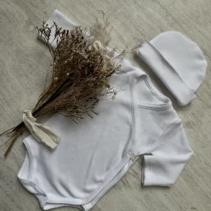 SET ALGODON PIMA BODY CRUZADO + GORRITO BLANCO — Oli Baby, Bahía Blanca