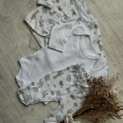 CONJUNTO TRES PIEZAS CAMPERA + BODY + RANITA SELVA — Oli Baby, Bahía Blanca