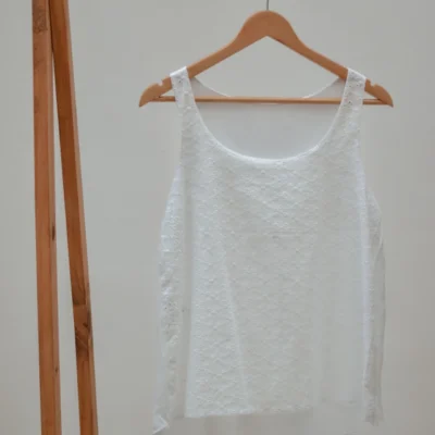 Remera Giulan — Casa Blanca Showroom, Bahía Blanca