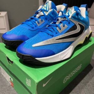 Nike Giannis inmortality III "Barely Volt" — Zapas Bahía, Bahía Blanca