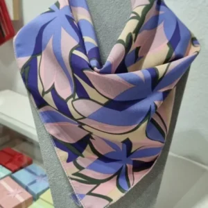 Pañuelo estampado 50x50 — Anacletta Accesorios, Bahía Blanca
