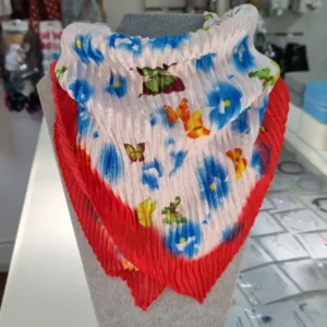 Pañuelo plisado rosa con mariposas — Anacletta Accesorios, Bahía Blanca