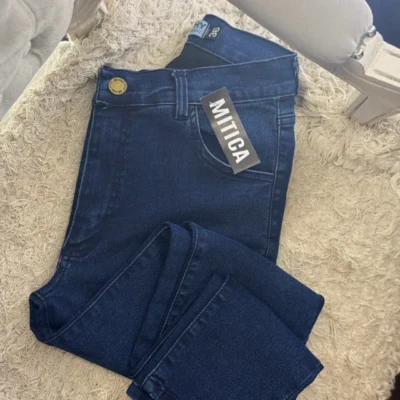 JEAN STRIVEN MOLI BLUE — Mitica Showroom, Bahía Blanca