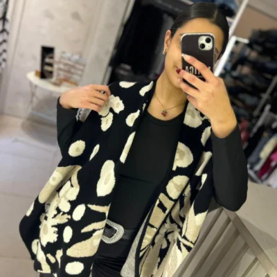RUANA SALVAJE PRINT — Mitica Showroom, Bahía Blanca